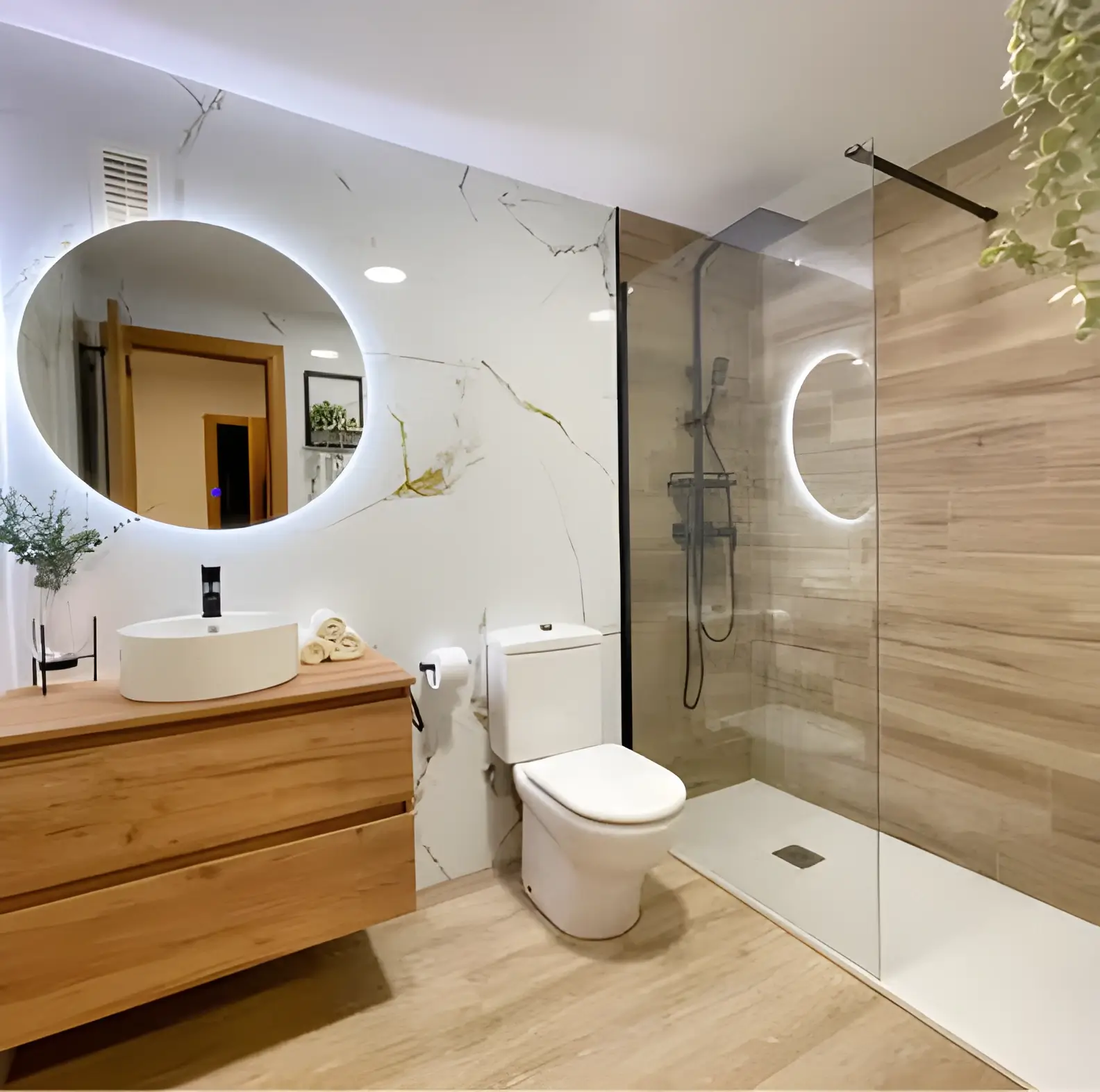 Baño reformado en Badalona con mampara y grifería nueva